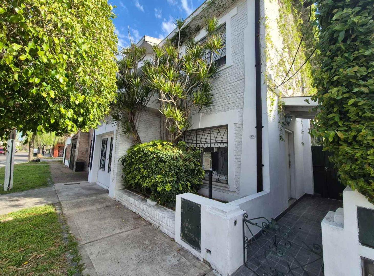 Foto de VENTA CASA 6 AMB EN EXCELENTE ESTADO. ADROGUE, imagen 1