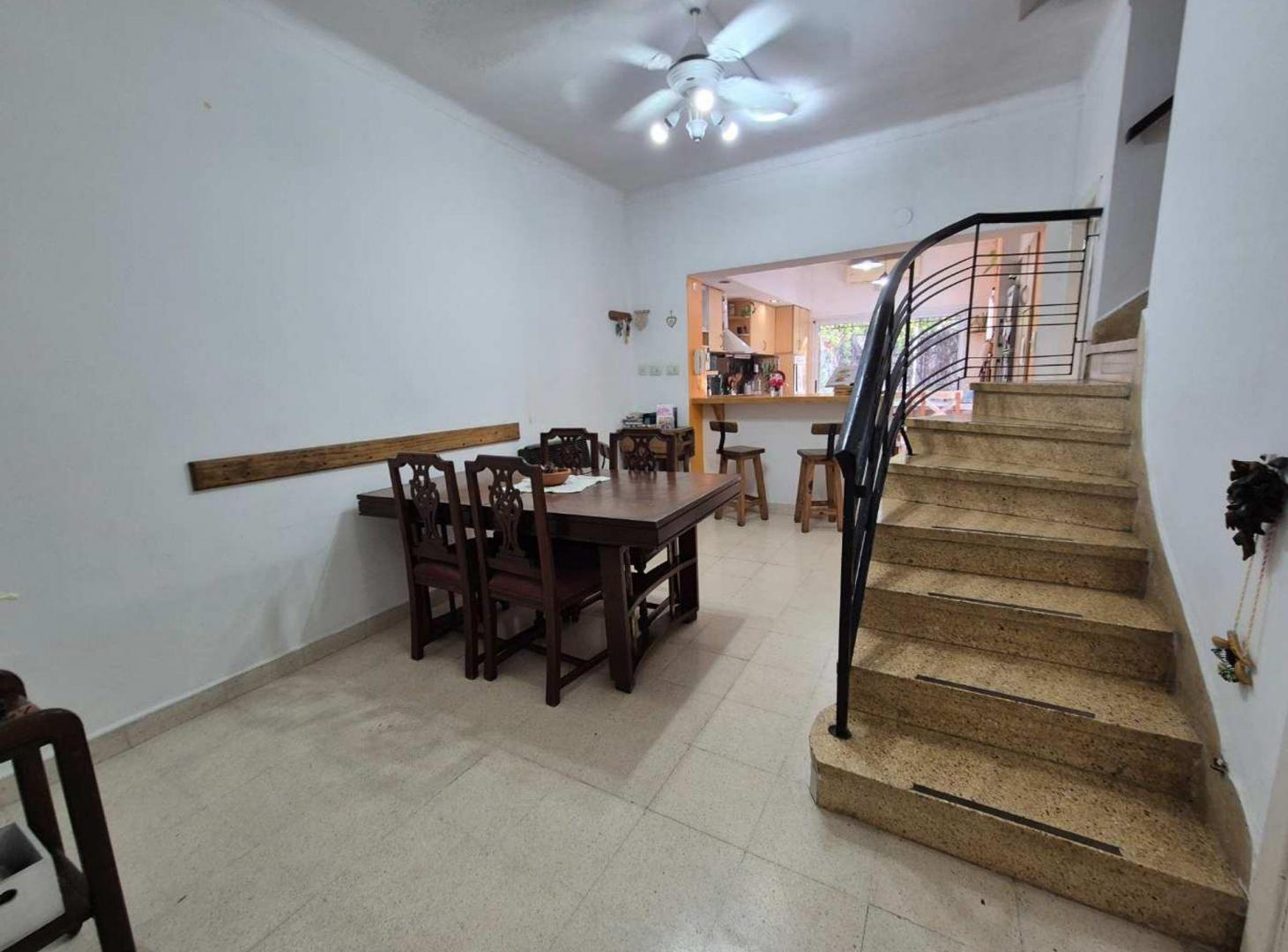 Foto de VENTA CASA 6 AMB EN EXCELENTE ESTADO. ADROGUE, imagen 4
