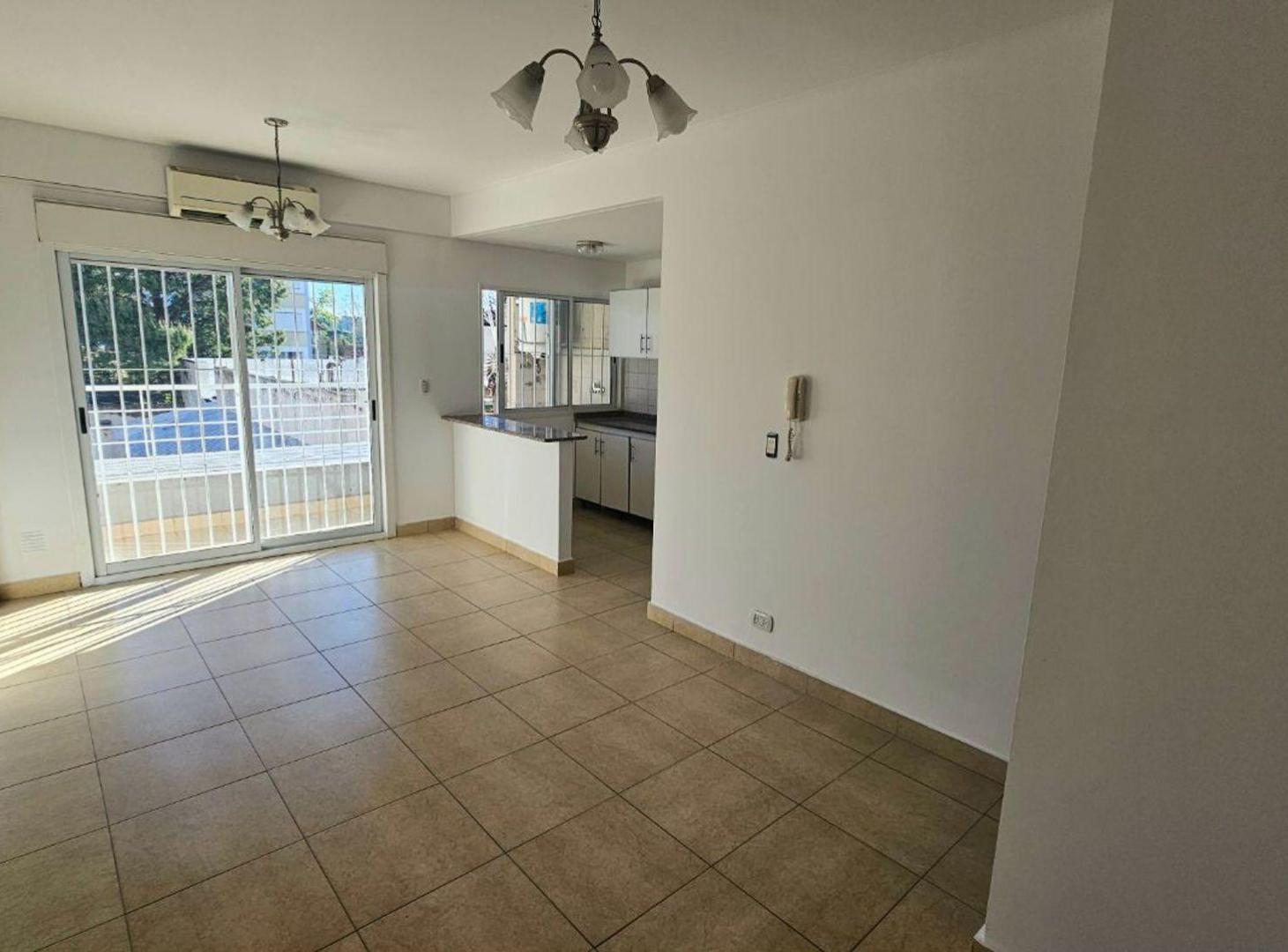 Foto de Departamento de 2 ambientes y medio con cochera, imagen 2