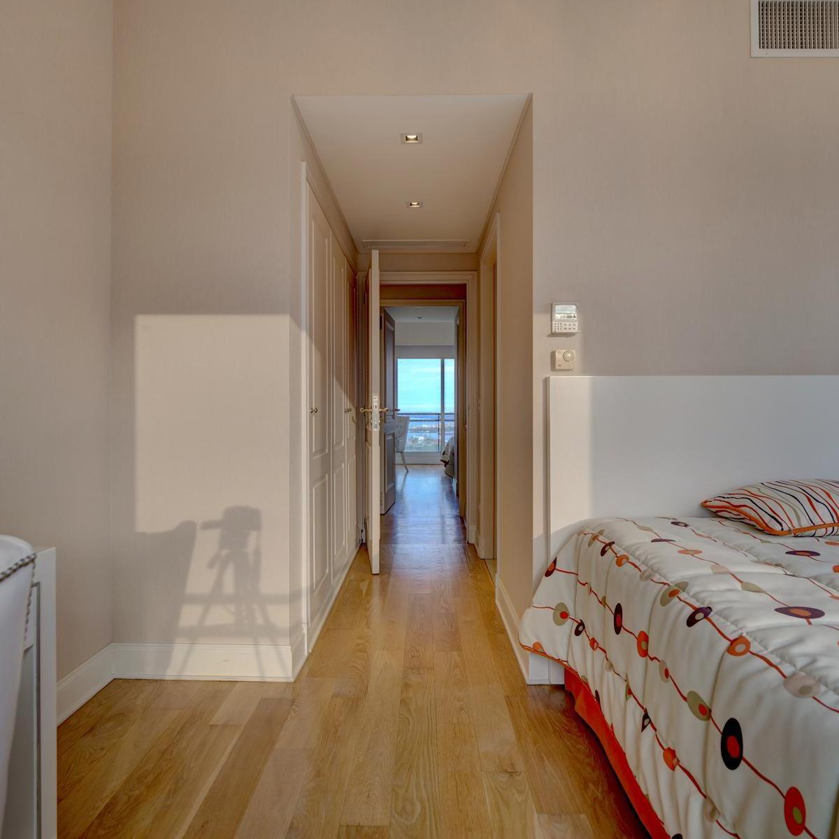 Venta Impecable Chateau 5 Ambientes. 2 Cocheras. Puerto Madero 2