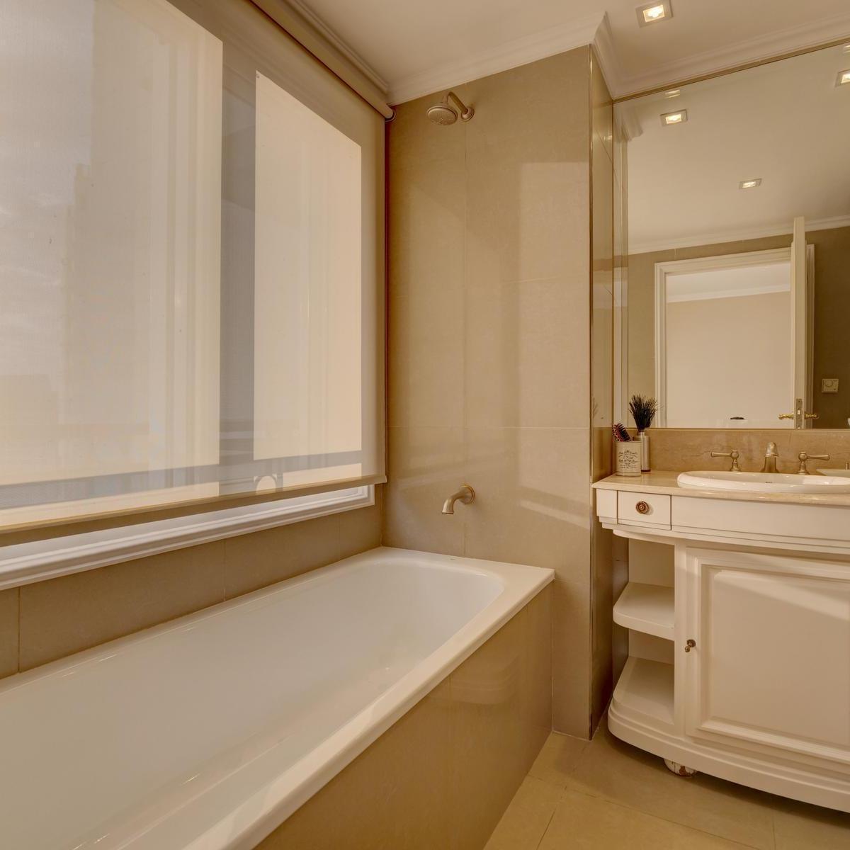 Venta Impecable Chateau 5 Ambientes. 2 Cocheras. Puerto Madero 4