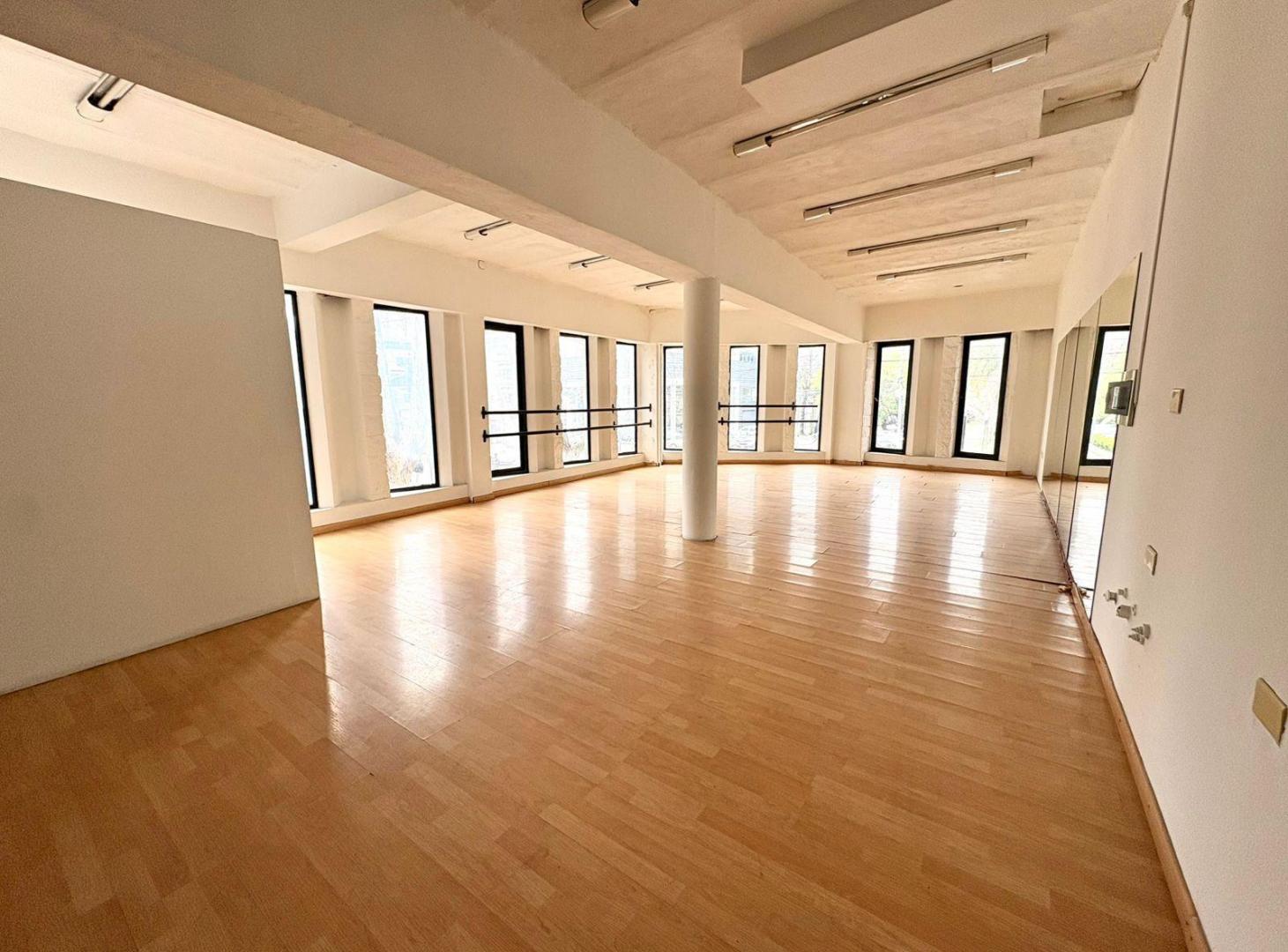 Local Comercial en Venta 300m2 3 Plantas en Esquina