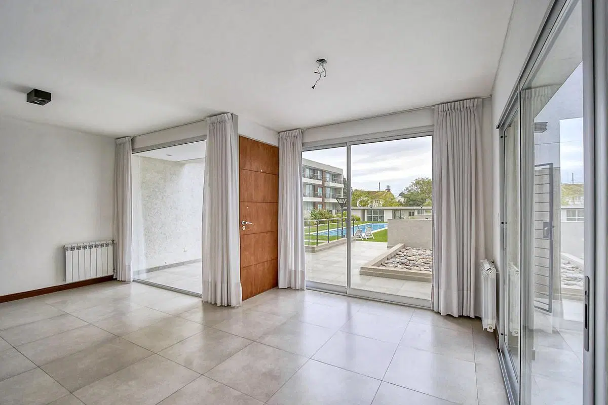 Dúplex 4 ambientes impecable en Complejo Las Fresias, 2 cocheras 3
