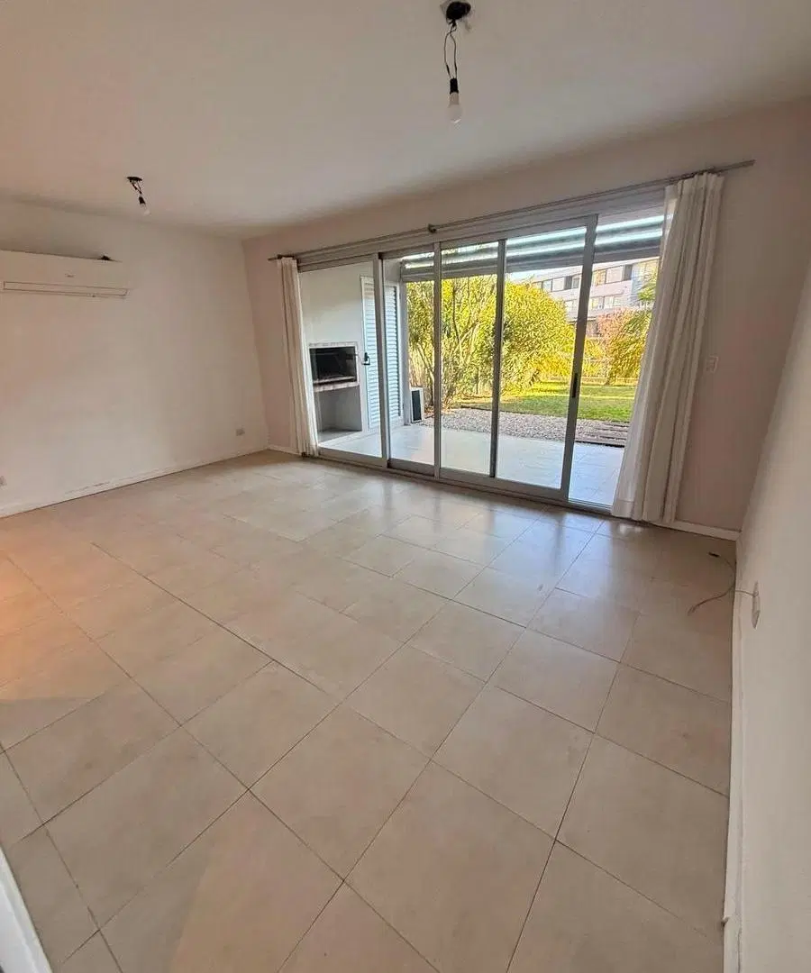 Duplex 5 ambientes en Venta con jardin y parrilla. Barrio El Reflejo, Nordelta 4
