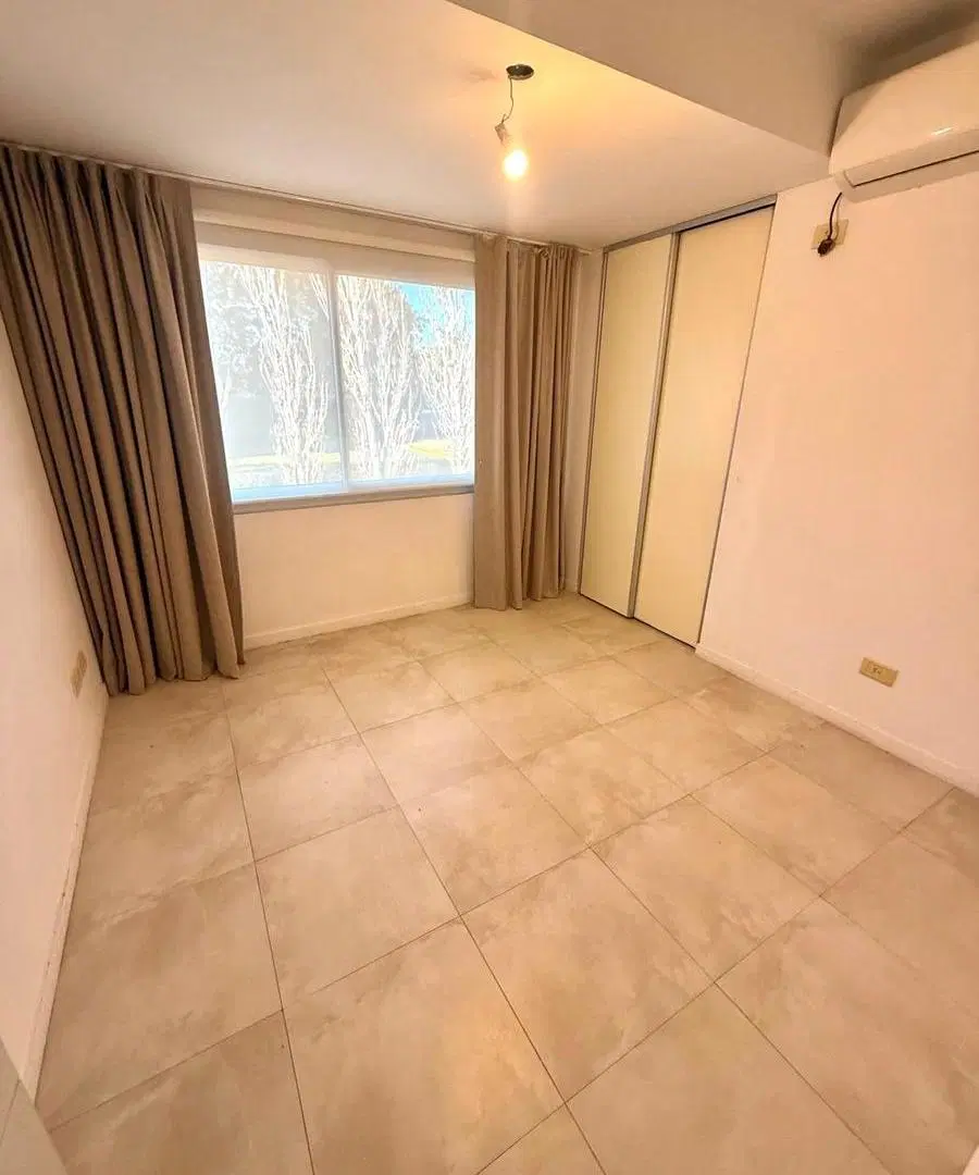 Duplex 5 ambientes en Venta con jardin y parrilla. Barrio El Reflejo, Nordelta 8