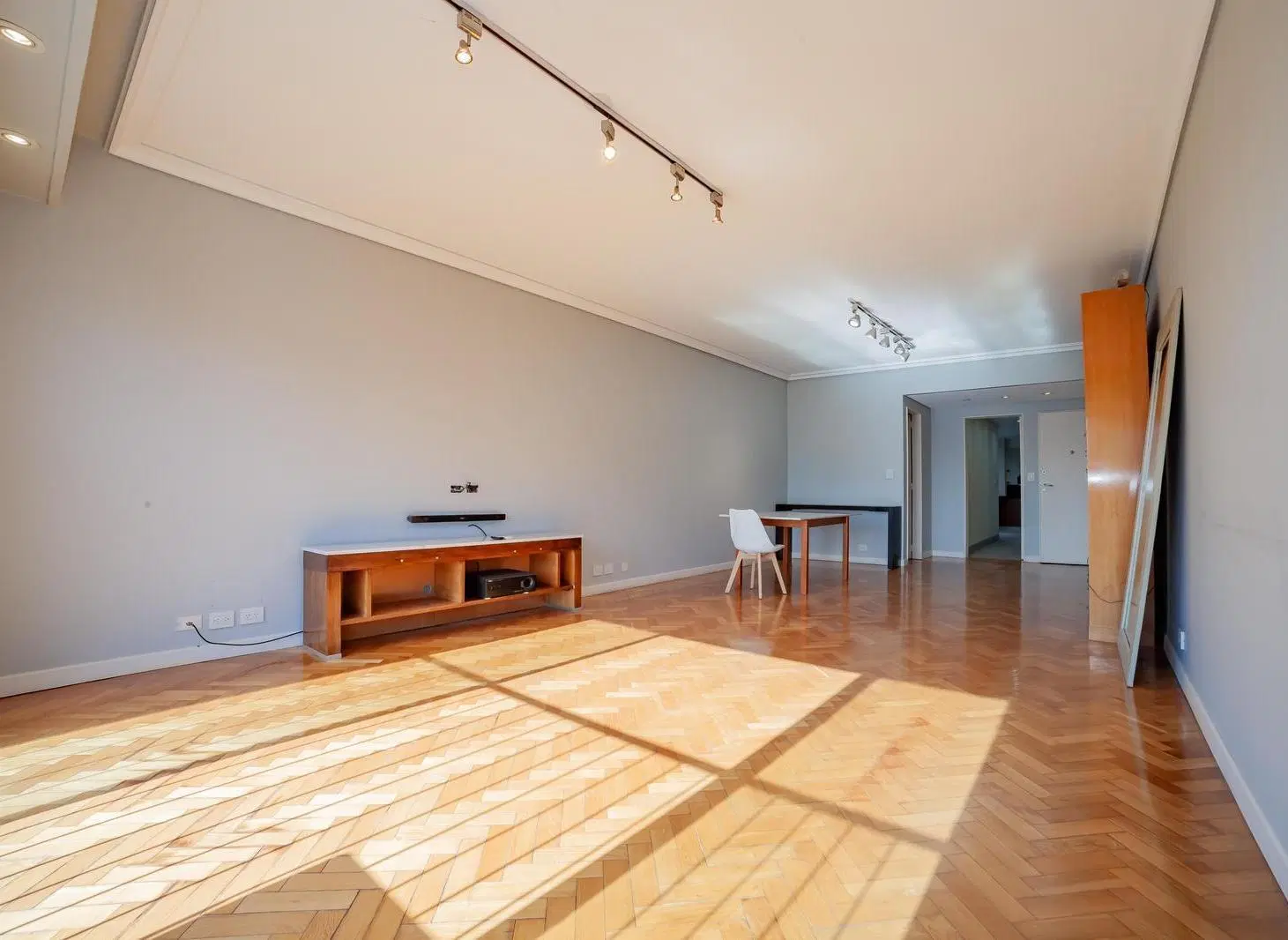Departamento en Capital Federal , 4 ambientes con cochera y dos baños 5