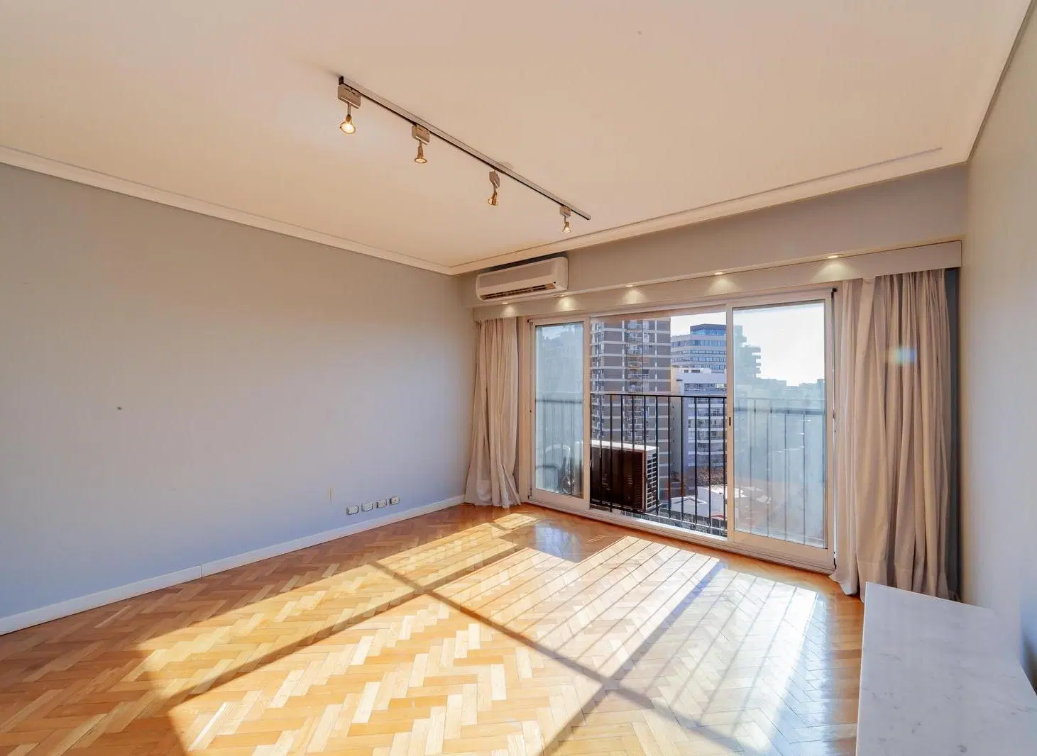 Departamento en Capital Federal , 4 ambientes con cochera y dos baños 4