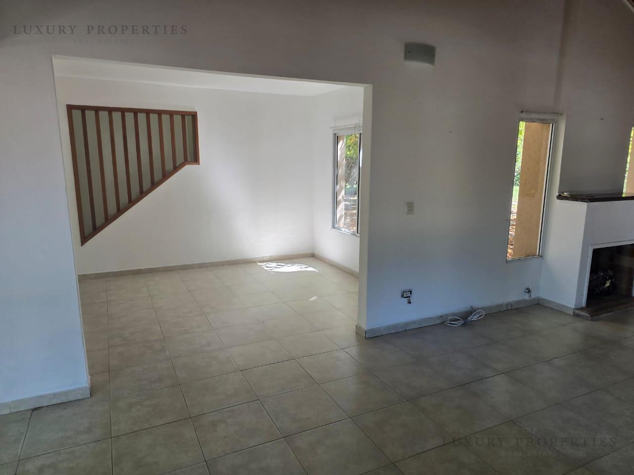 Foto de Venta Casa 5 ambientes Club de Campo Los Puentes Lujan Apta Crédito, imagen 3
