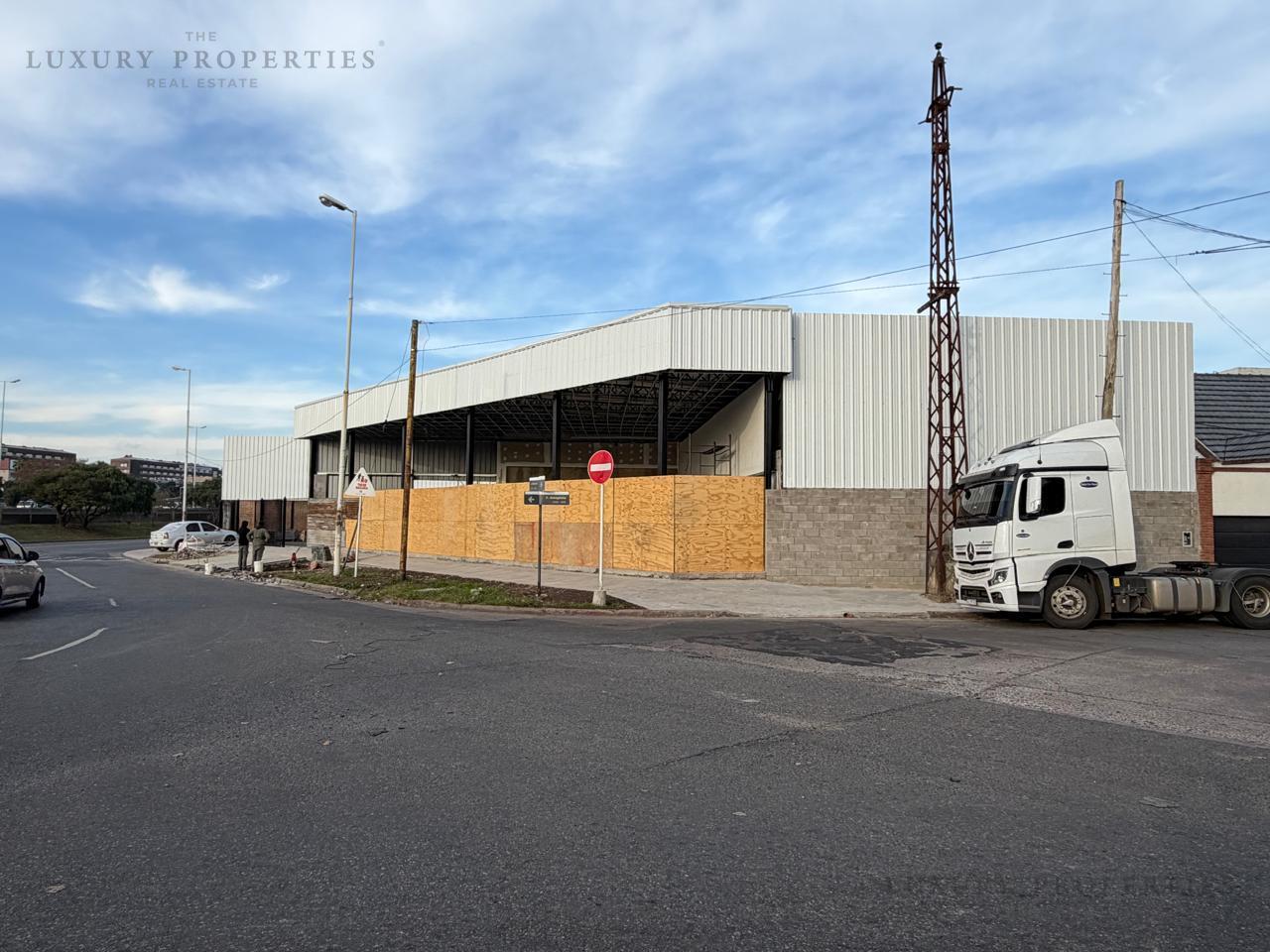 Foto de Alquiler Local Comercial Ideal Concesionario - Automotor - Moron, imagen 2