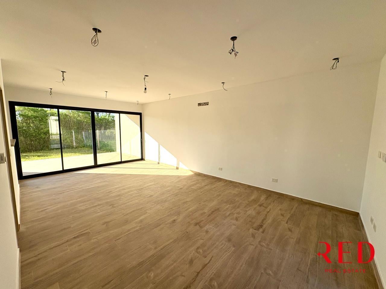 Foto de CASA 4 AMBIENTES EN VENTA EN COMPLEJO RESIDENCIAL DE CATEGORIA JARDIN Y, imagen 4