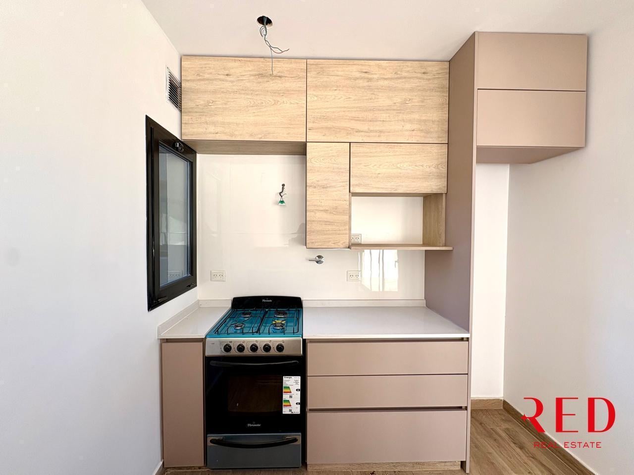 Foto de CASA 4 AMBIENTES EN VENTA EN COMPLEJO RESIDENCIAL DE CATEGORIA JARDIN Y, imagen 2