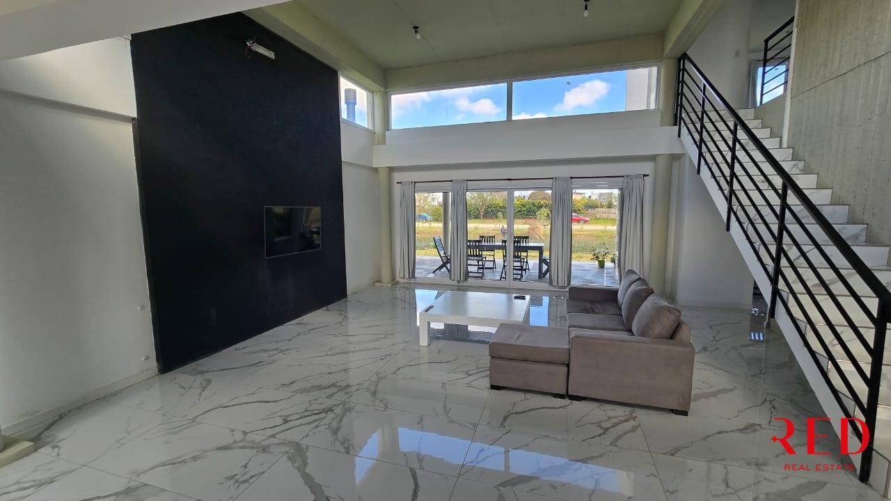 Foto de Venta Casa en El Cantón Escobar 5 ambientes Excelente estado Oportunidad, imagen 2