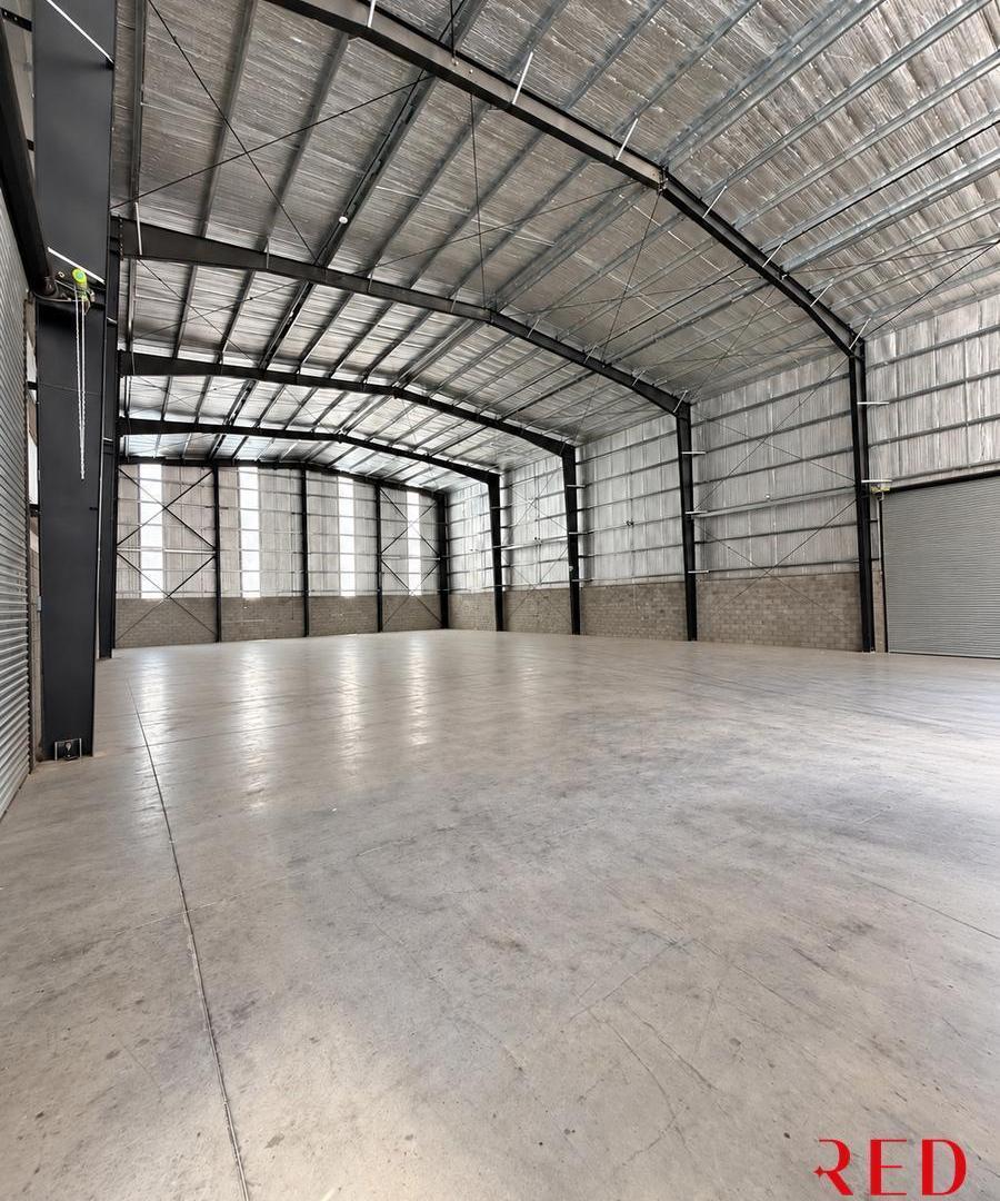 Foto de ALQUILER NAVE INDUSTRIAL 800 M2 - Polo Industrial 24 - MORENO, imagen 2