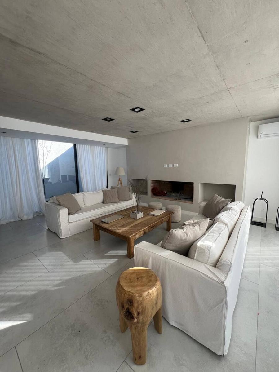 Casa de Categoría en Venta en Costa Esmeralda 2
