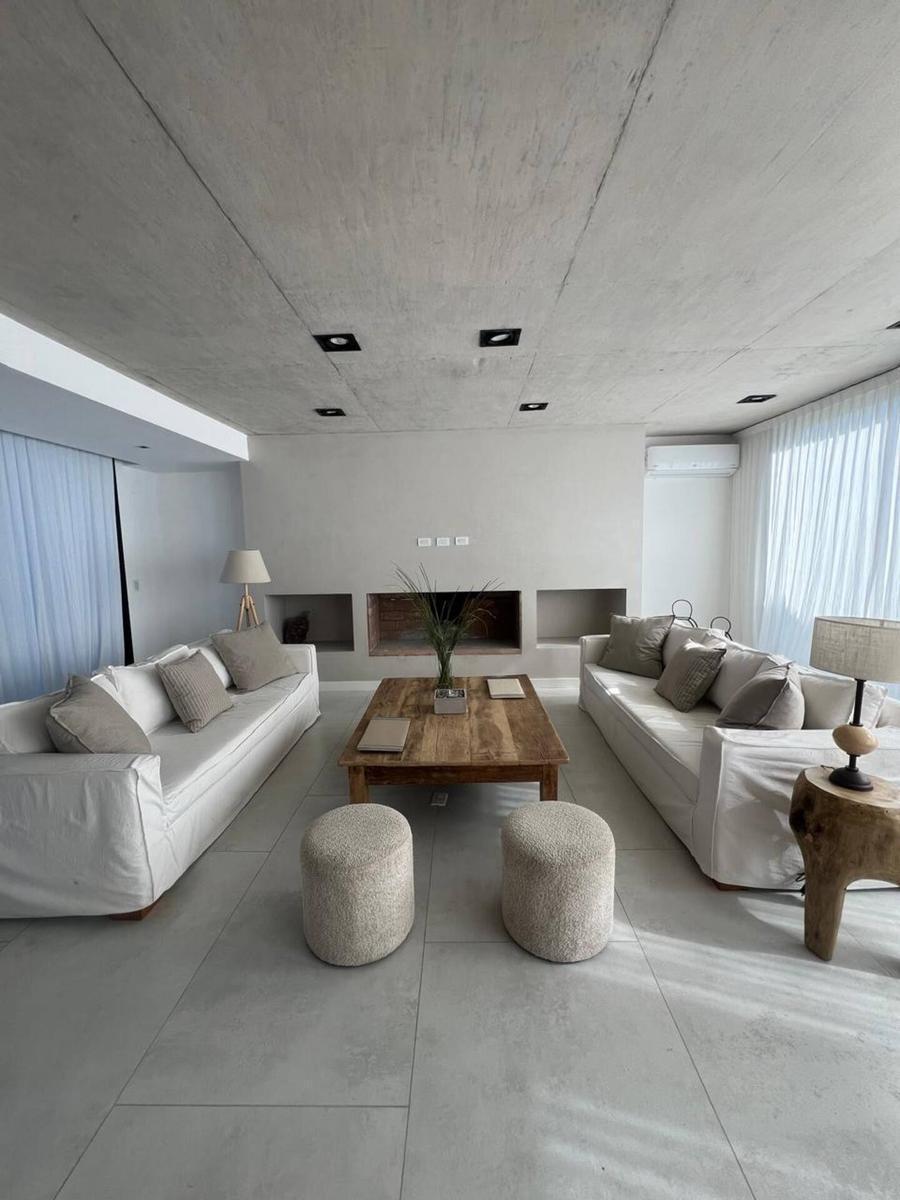 Casa de Categoría en Venta en Costa Esmeralda 3