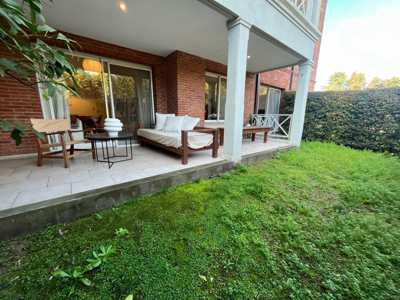 Departamento planta baja en Tortugas con jardín propio
