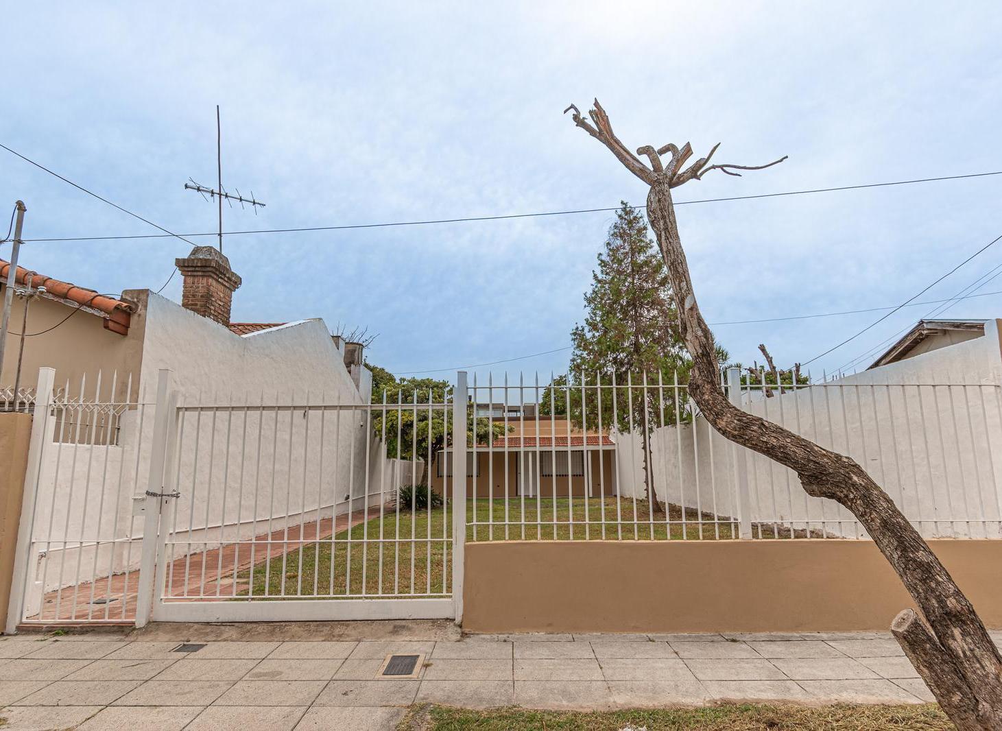 Casa totalmente refaccionada sobre lote de 500m