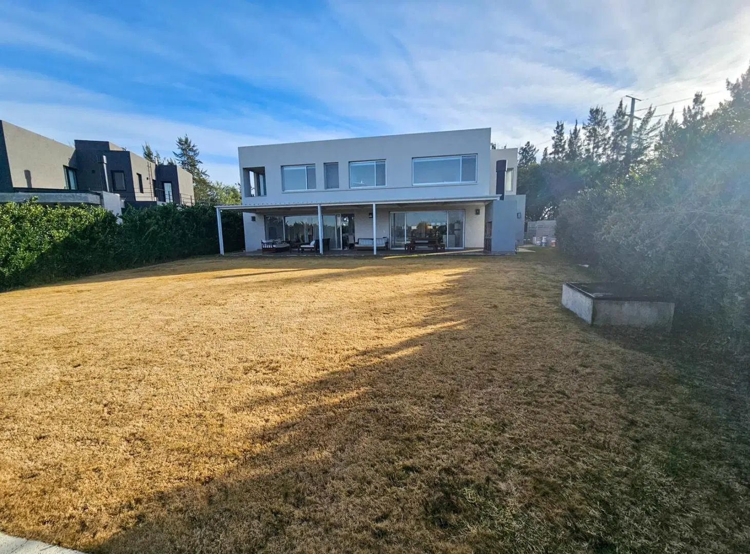 Casa a la laguna en venta Barrio Cerrado La Comarca 1