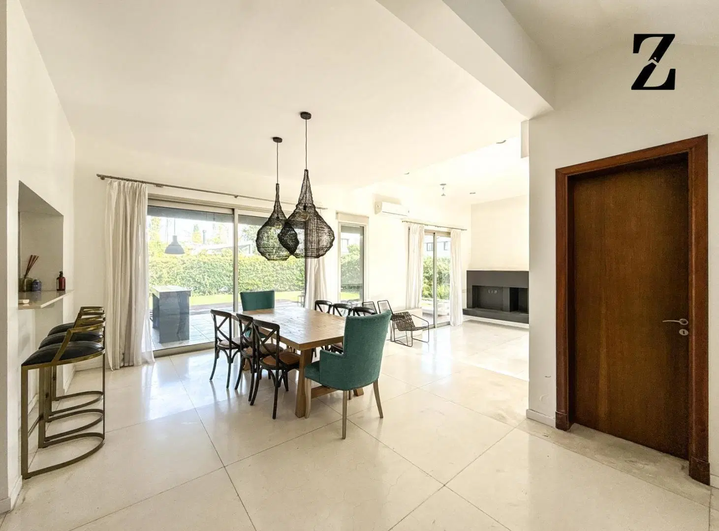Moderna Casa en Venta en Laguna del Sol | Lote Central 5