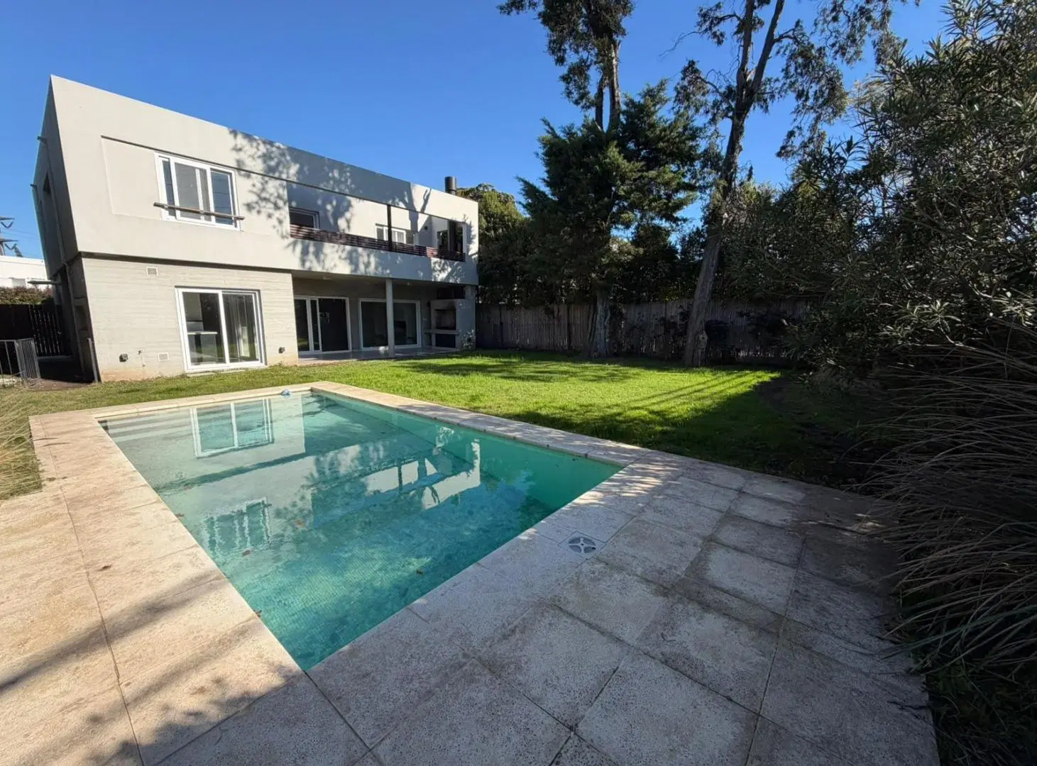 Casa en alquiler en barrio cerrado de La Horqueta 2
