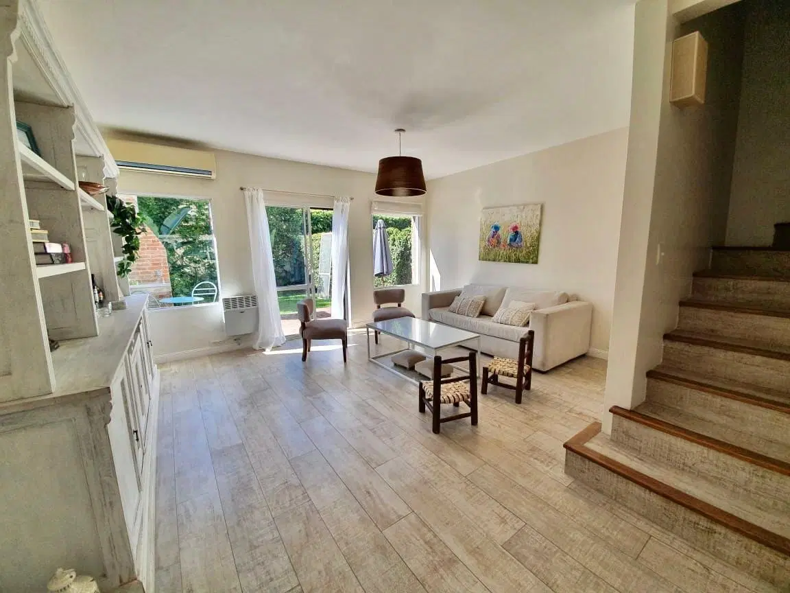 Casa tríplex en Venta – Complejo "Los Robles" beccar san isidro 1