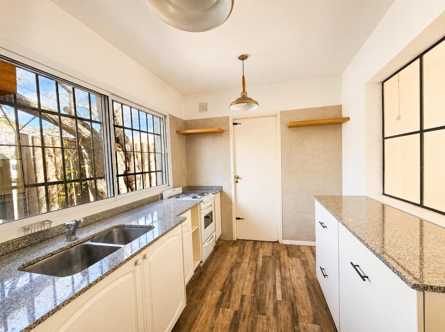 Foto de CASA EN VENTA EN EL BAJO DE SAN ISIDRO | 4 DORMITORIOS | JARDÍN |, imagen 4