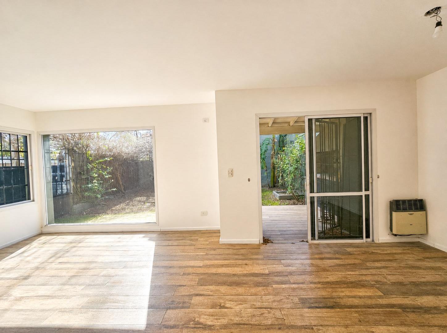Foto de CASA EN VENTA EN EL BAJO DE SAN ISIDRO | 4 DORMITORIOS | JARDÍN |, imagen 2