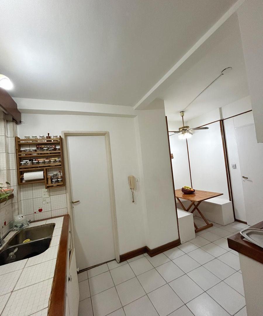 Semipiso al frente de 4 ambientes, con espacio guardacoches y baulera