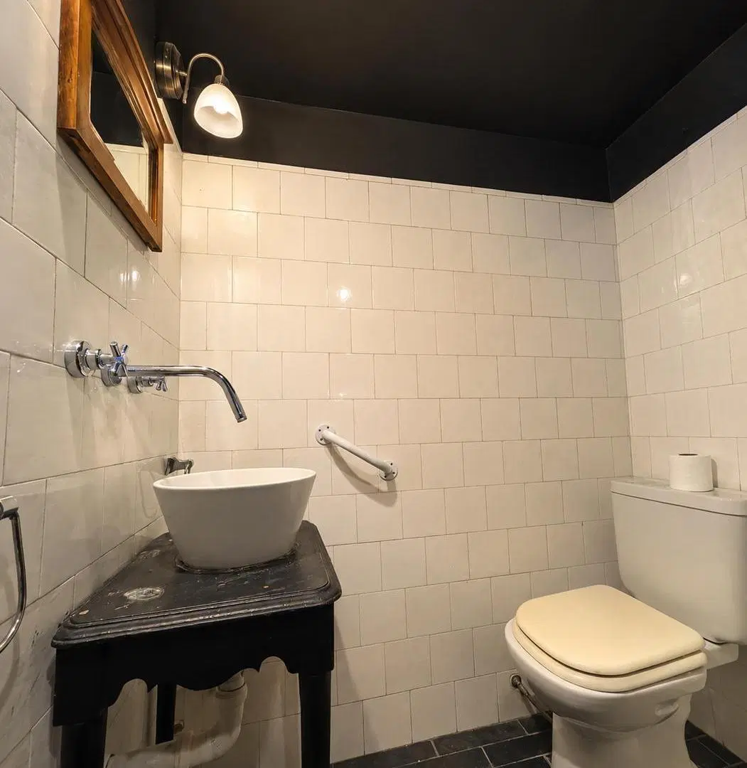 Casa en Esquina de Gran Categoría | 6 Ambientes con Baños en Suite, Cocheras y Terraza 5