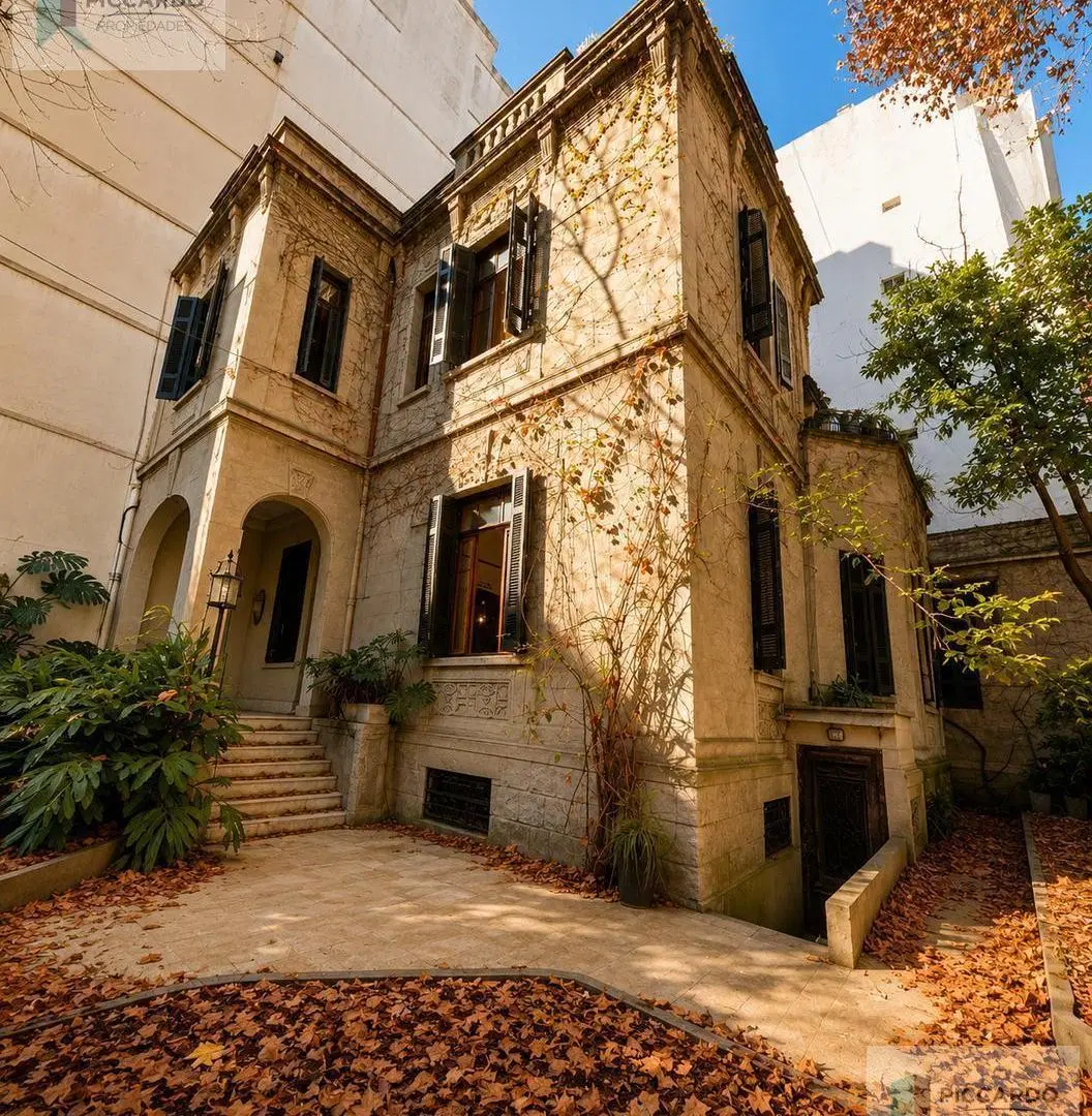 Casa en Esquina de Gran Categoría | 6 Ambientes con Baños en Suite, Cocheras y Terraza 8