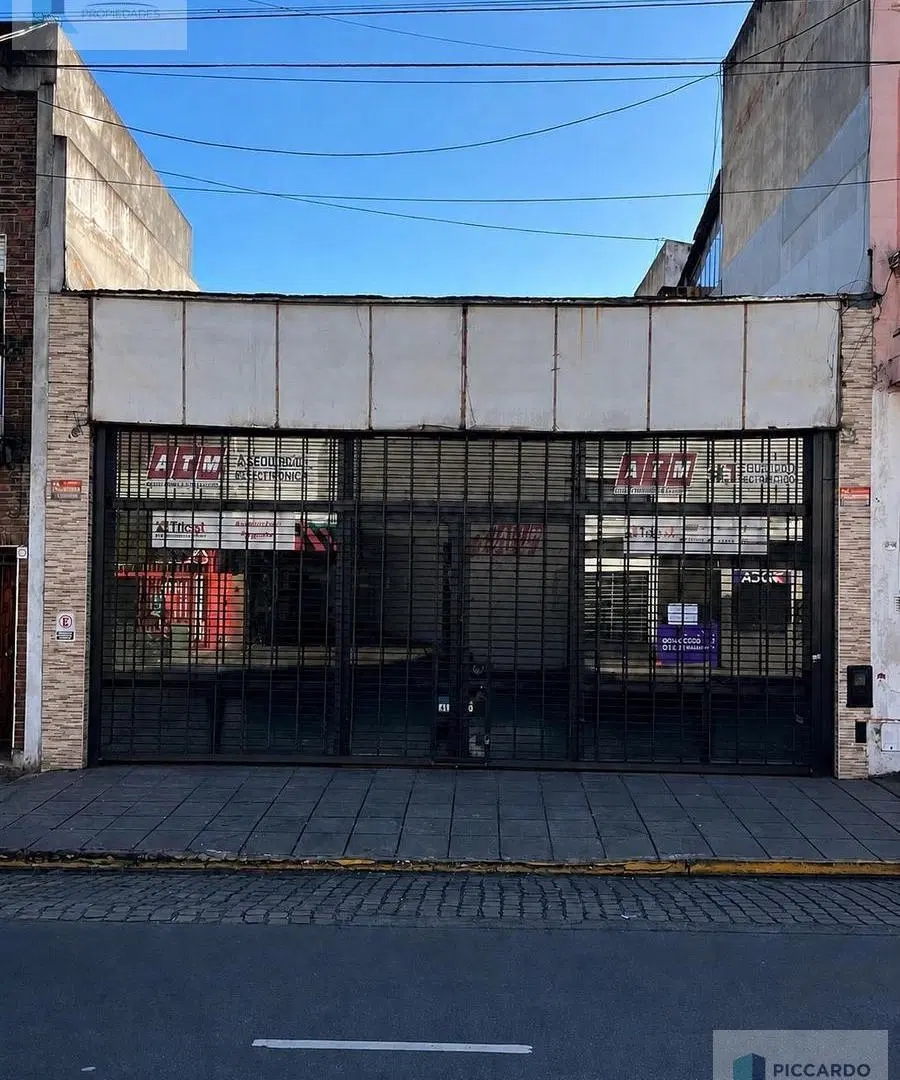 Local en Liniers, PB + EP + Espacio Aéreo 2