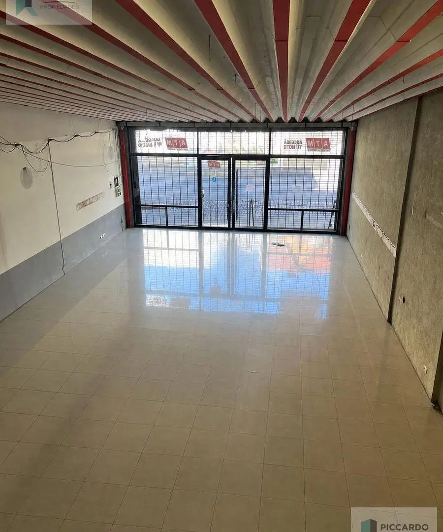 Local en Liniers, PB + EP + Espacio Aéreo 5
