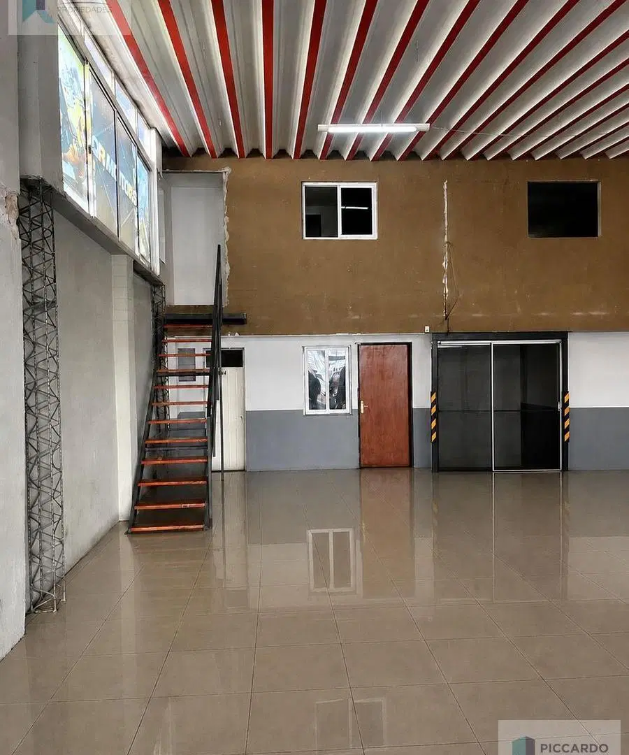 Local en Liniers, PB + EP + Espacio Aéreo 3
