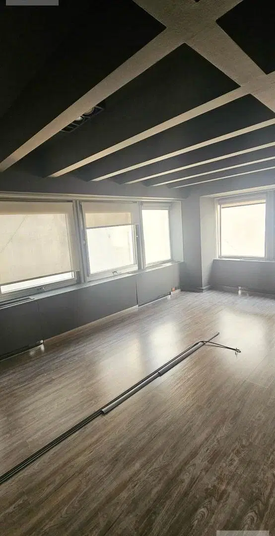 Venta: Piso 10 completo en Reconquista al 100 – 271 m² – Dos alas independientes, 3 cocheras 5