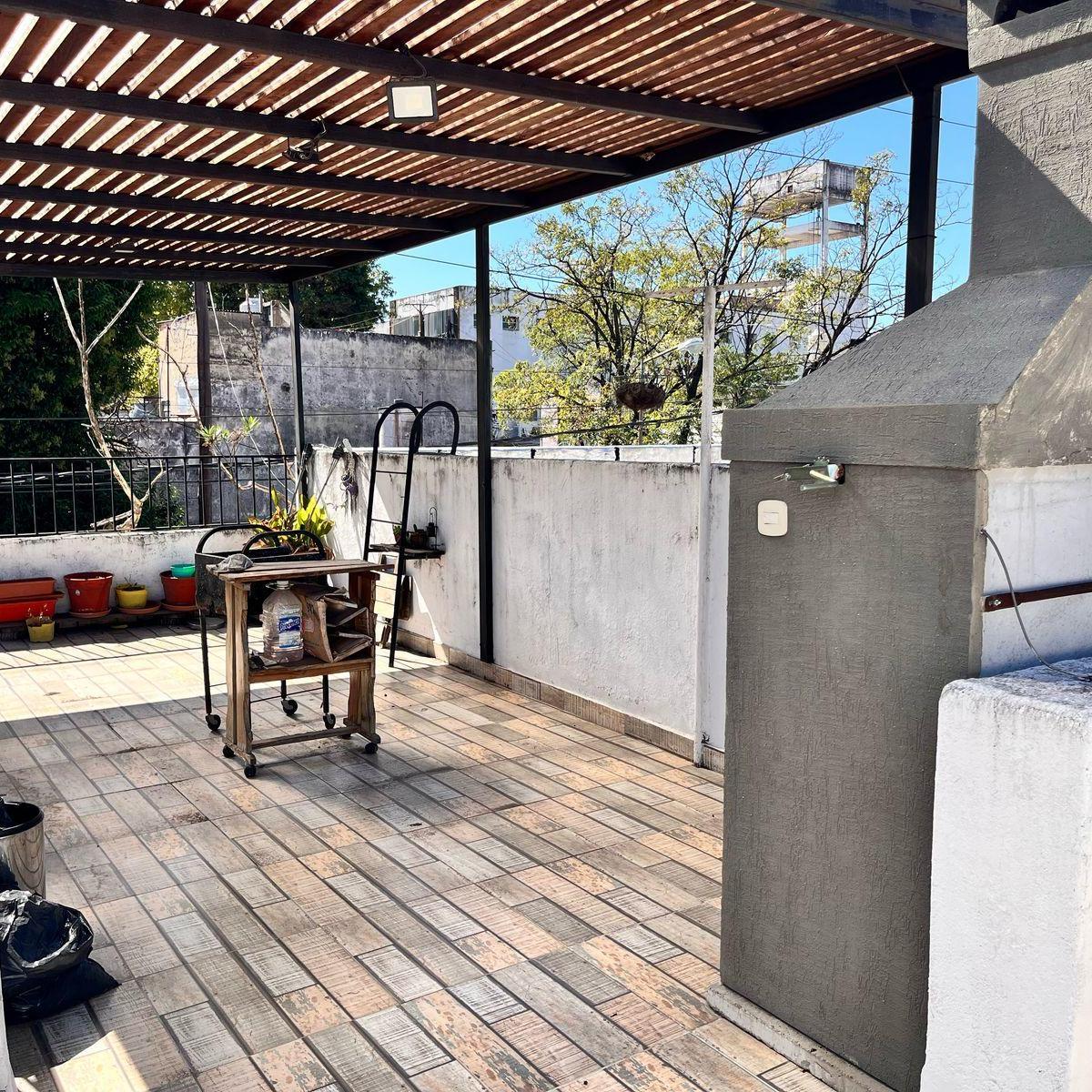 Casa Multifamiliar + Local con Ingresos Independientes en Venta en Villa Maipú 4