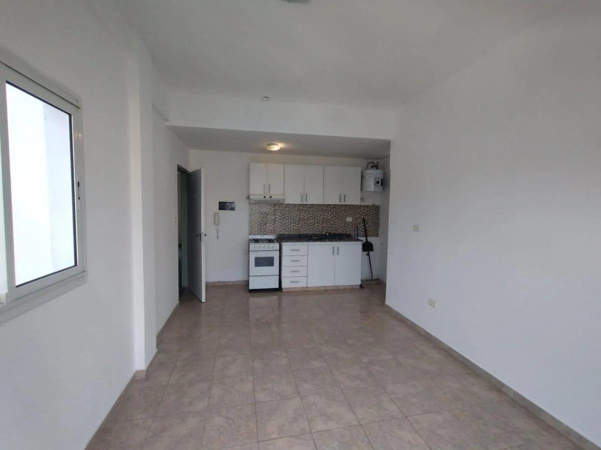 Foto de Departamento 2 Ambientes con Cochera en Venta en Villa Ballester, imagen 2