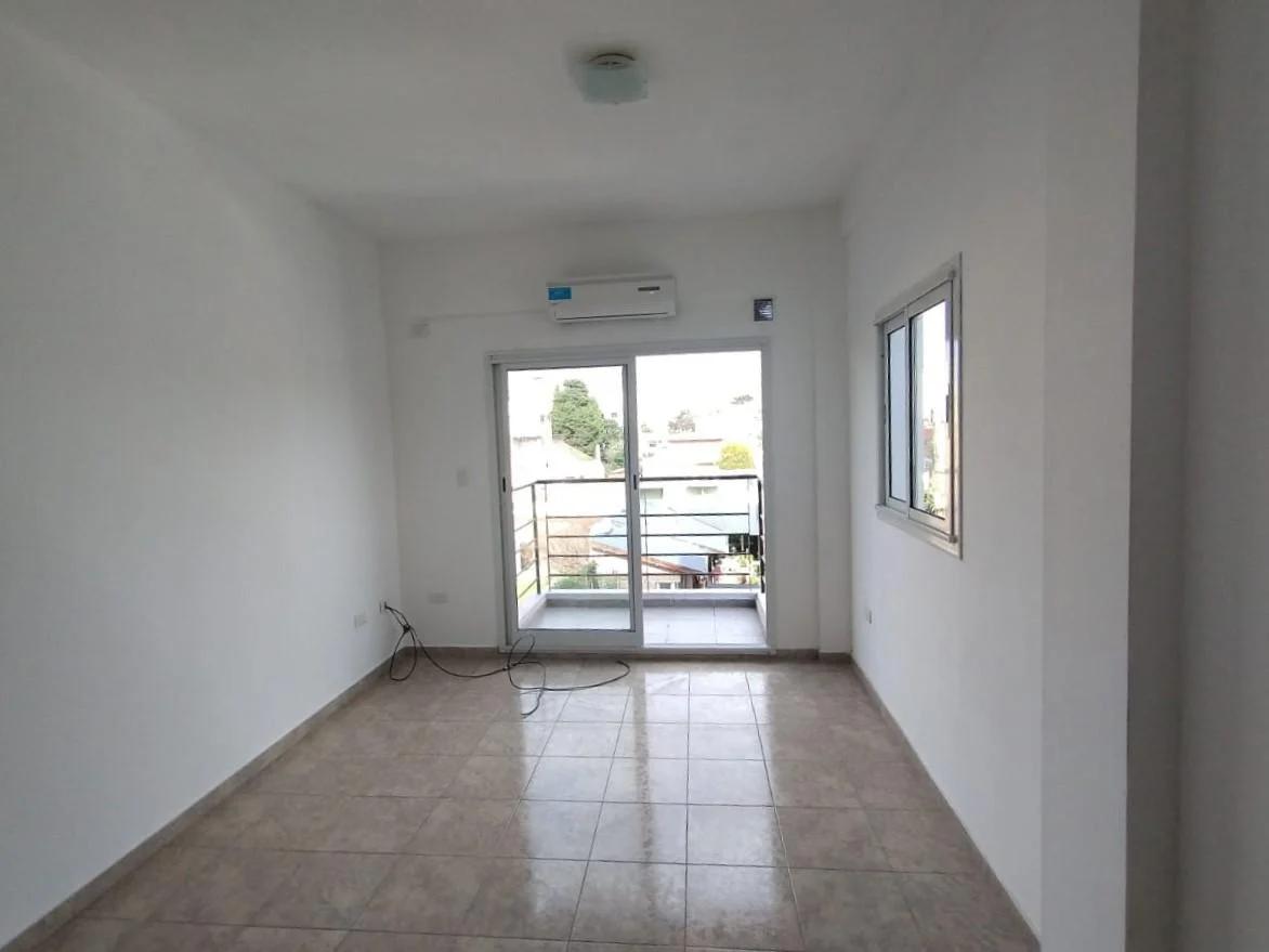 Foto de Departamento 2 Ambientes con Cochera en Venta en Villa Ballester, imagen 1