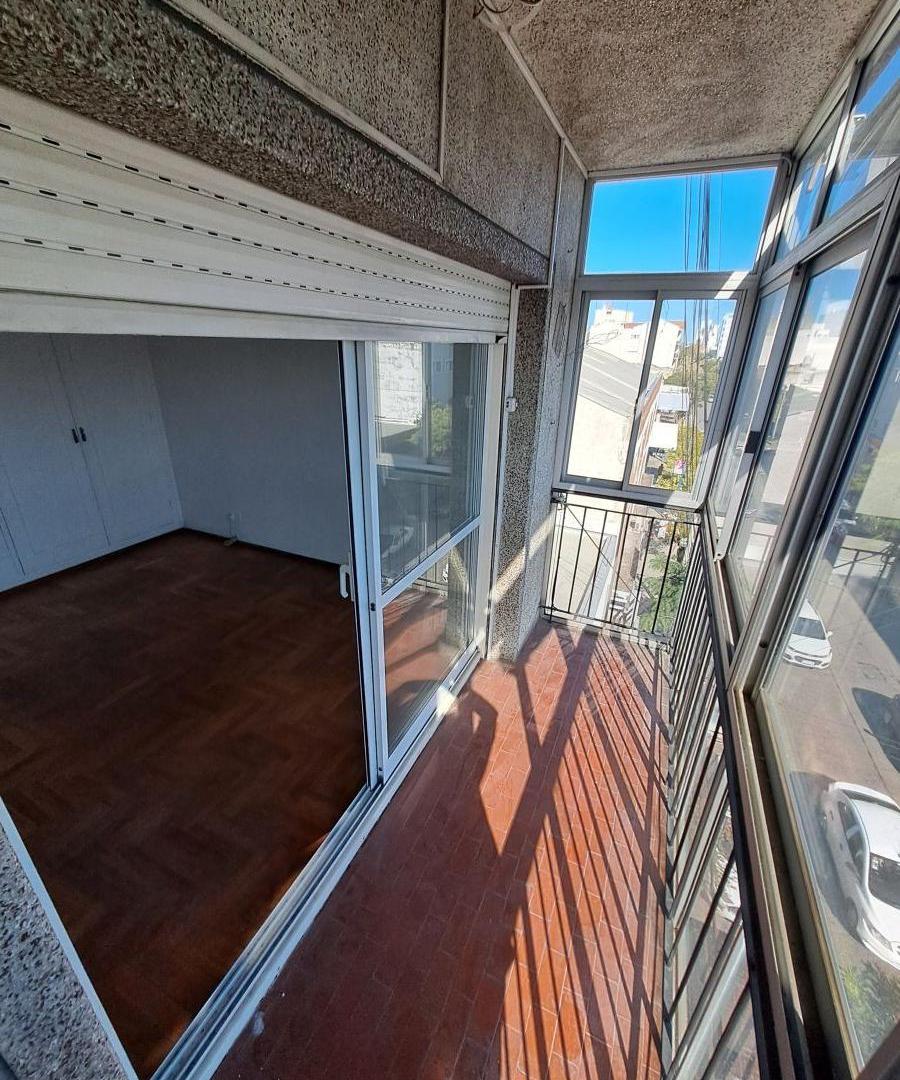 Foto de VENTA DTO 3 AMB BALCON A LA CALLE, imagen 5