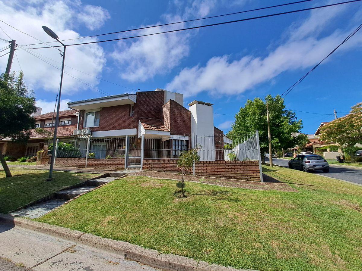CHALET 5 AMBIENTES-barrio San Carlos -Mar del Plata
