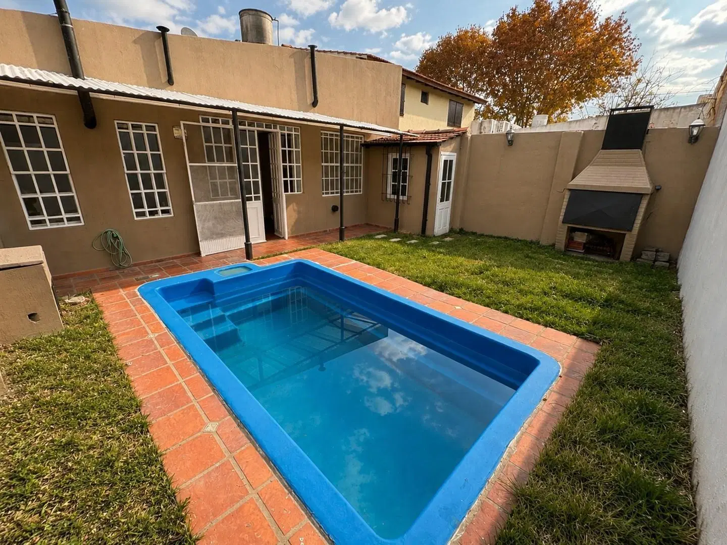 Casa con jardin y piscina, en venta apto credito, Victoria, San Fernando 5