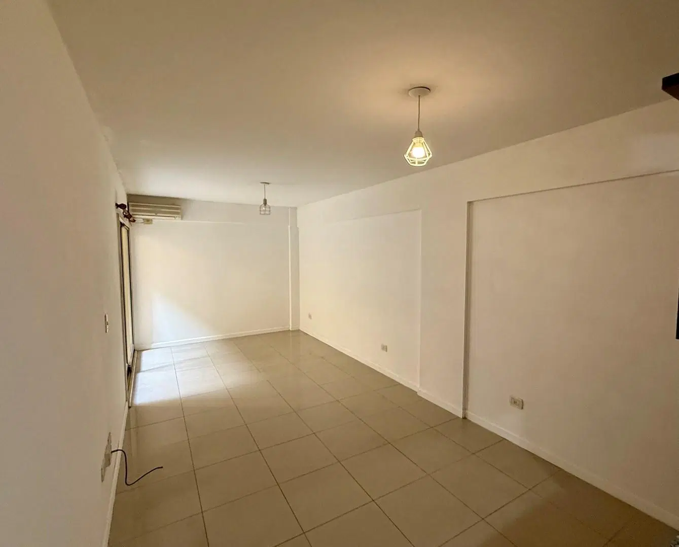Dto 2 amb con balcón. Impecable. Excelente para vivienda o inversión. 4