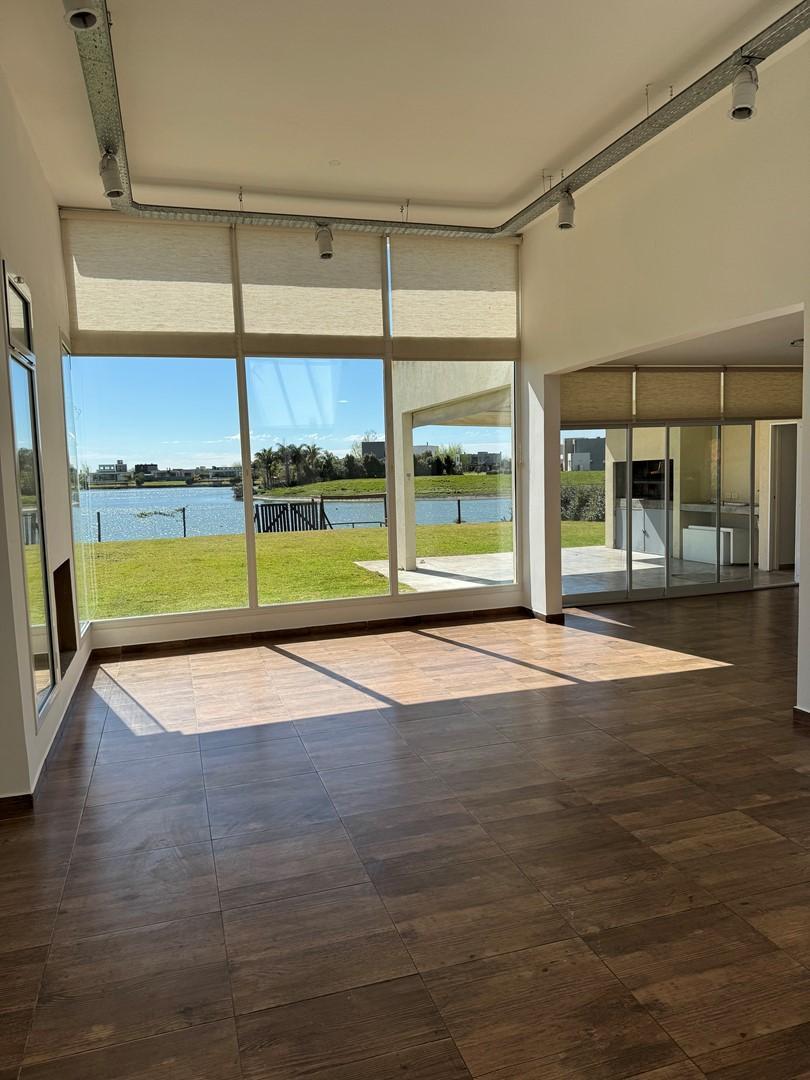 Foto de Casa en Venta a la laguna area 6, en San Sebastian, Escobar, imagen 3