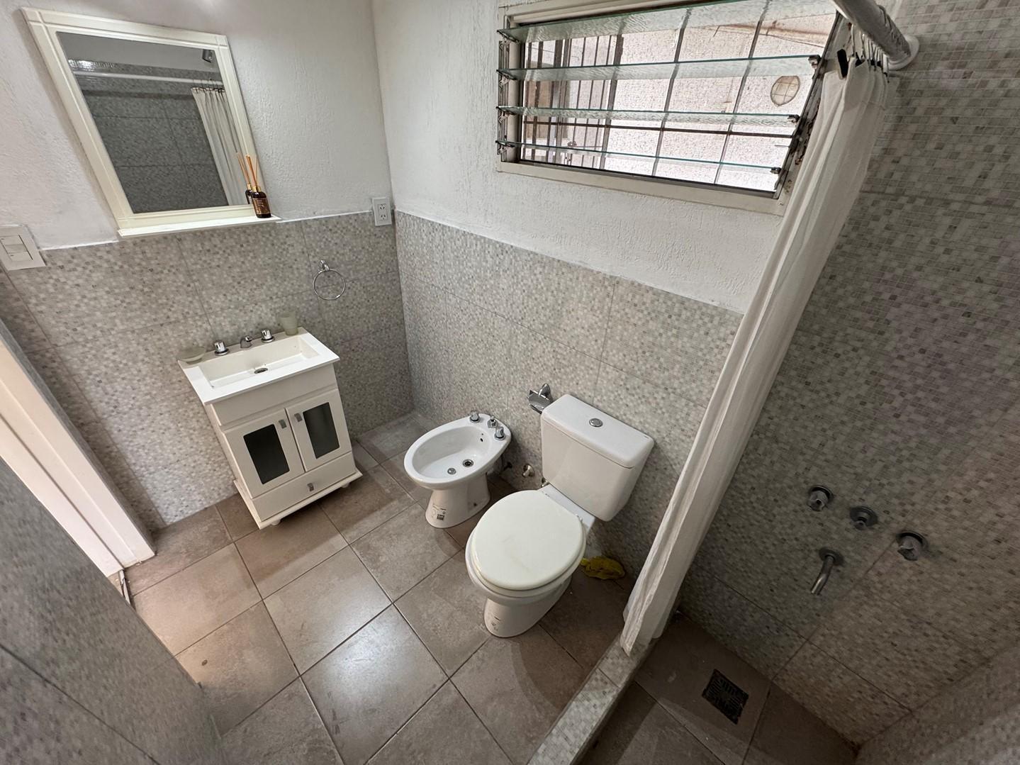Foto de Departamento en Venta 5 amb, c/patio, quincho y garage en San Fernando, imagen 4