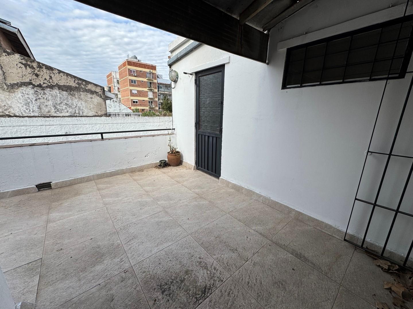 Foto de Departamento en Venta 5 amb, c/patio, quincho y garage en San Fernando, imagen 2