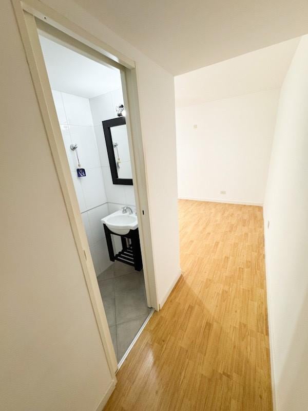 Foto de Departamento en Alquiler con patio, dormitorio en suite y vestidor, imagen 2