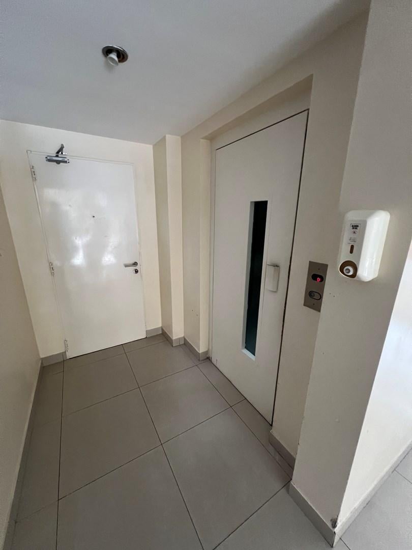 Foto de Departamento en Alquiler con patio, dormitorio en suite y vestidor, imagen 4