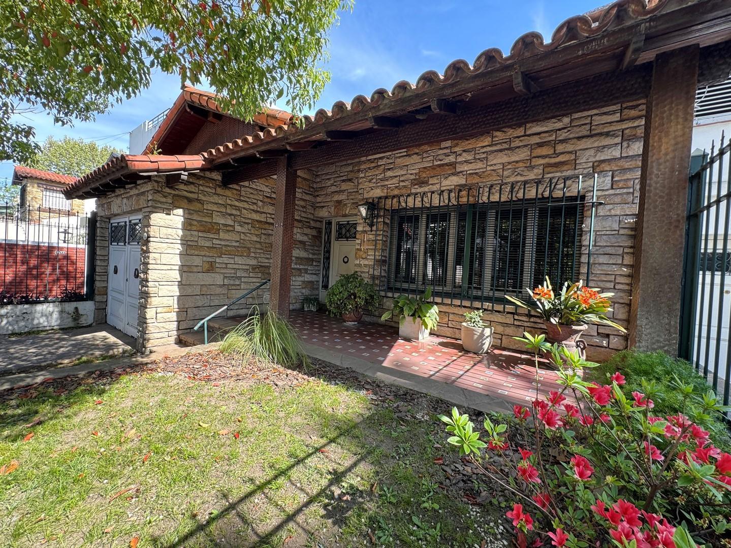 Foto de Casa con jardin, quincho y garage, 5 amb, San Fernando, Apto credito., imagen 1