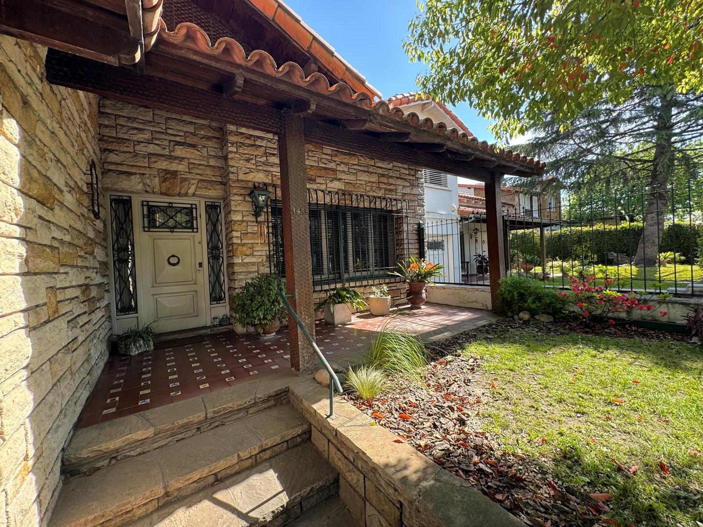 Foto de Casa con jardin, quincho y garage, 5 amb, San Fernando, Apto credito., imagen 2