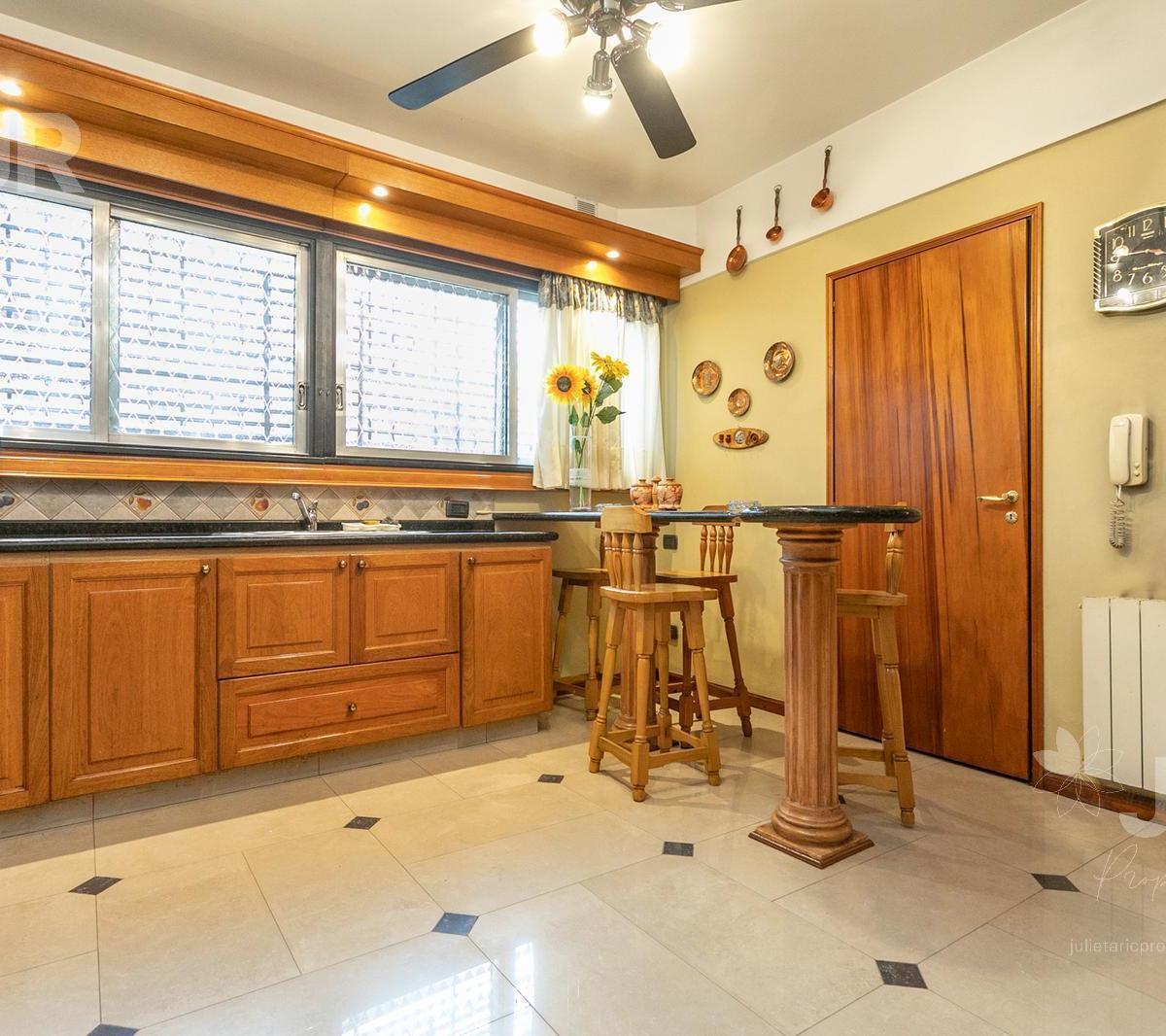 Casa 5 Ambientes en Venta en El Barrio de Caballito 3