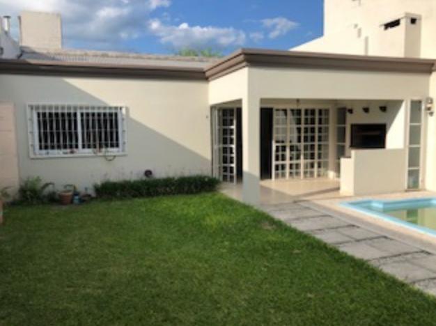 En Venta Casa 3 Dorm. con Dependencia - Bolivia 300 2